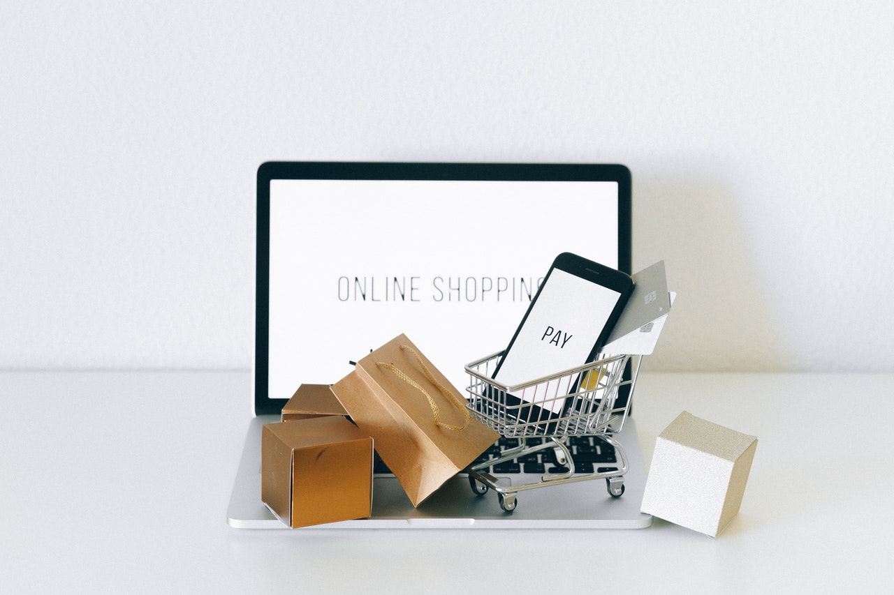 Comment se lancer dans le commerce en ligne sans prendre de risques financiers ?