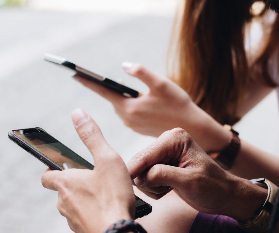 mains sur telephones